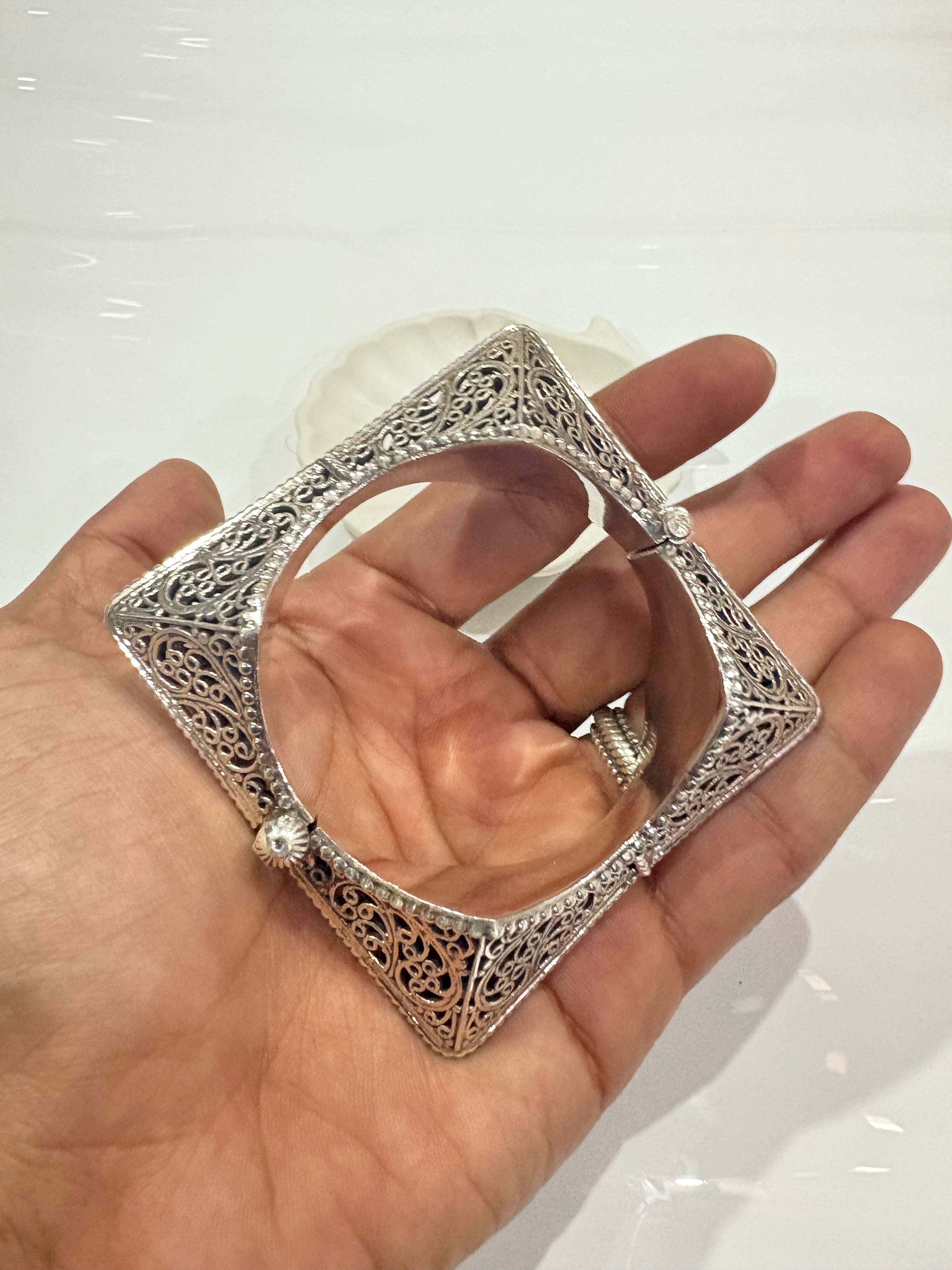 Silver Chitai Kada